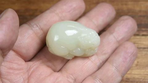和田玉貔貅挂件真的能提升气质吗?